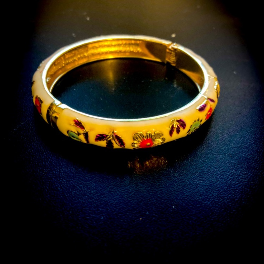 Vintage Hinge Bracelet cream with flowers